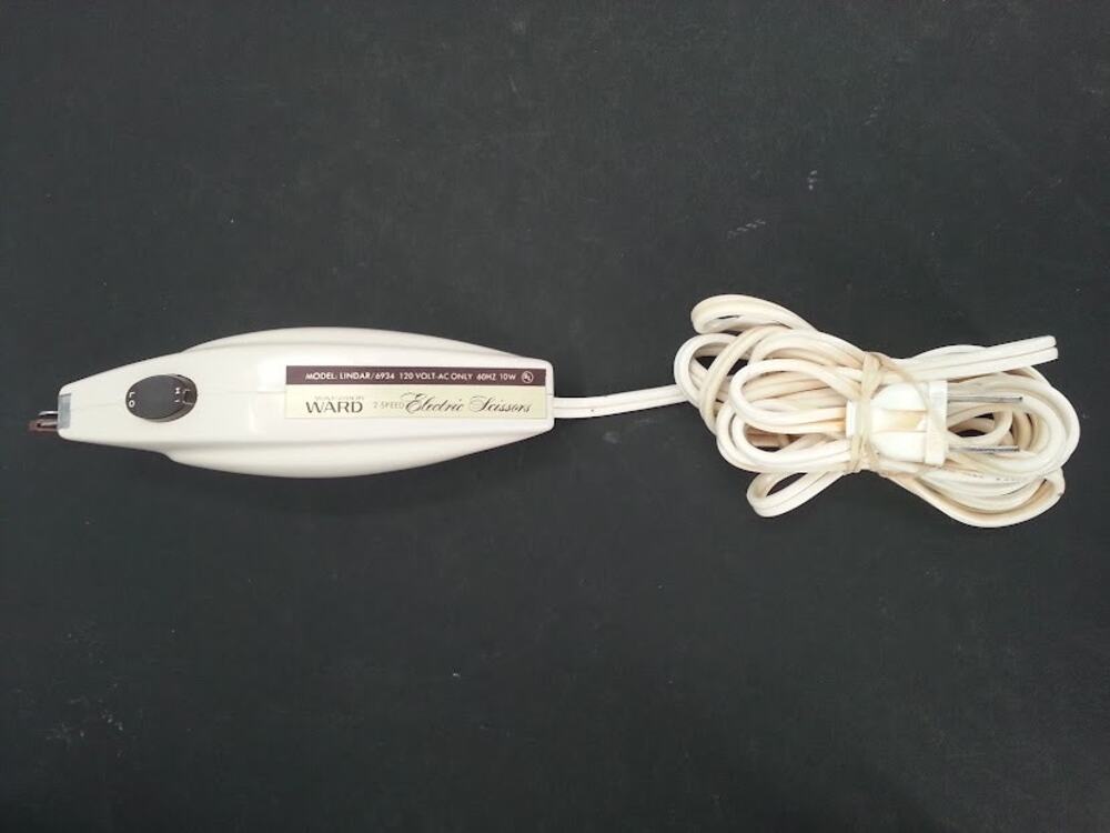 Vintage Montgomery Ward Electric Fabric Scissors 2- Speed Model Lindar/6934